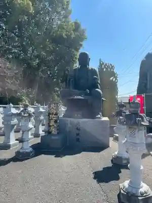 前橋厄除大師 蓮花院の{uncategorized: "未分類", other: "その他", undefined: "問題あり", building: "その他建物", grave: "お墓", sacred_gate: "鳥居", guardian: "狛犬", statue: "像", buddha: "仏像", history: "歴史", nature: "自然", garden: "庭園", animal: "動物", pagoda: "塔", temizu: "手水舎", mountain_gate: "山門・神門", sanctuary: "本殿・本堂", subordinate: "末社・摂社", art: "芸術", scenery: "景色", jizo: "地蔵", ema: "絵馬", goshuin: "御朱印", omikuji: "おみくじ", items: "授与品その他", amulet: "お守り", goshuincho: "御朱印帳", eats: "食事", festival: "お祭り", votive_dance: "神楽", shichigosan: "七五三参", wedding: "結婚式", experience: "体験その他", initially: "初詣", around: "周辺", anti_infection: "感染症対策"}