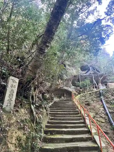 観音寺（岩屋観音）の{uncategorized: "未分類", other: "その他", undefined: "問題あり", building: "その他建物", grave: "お墓", sacred_gate: "鳥居", guardian: "狛犬", statue: "像", buddha: "仏像", history: "歴史", nature: "自然", garden: "庭園", animal: "動物", pagoda: "塔", temizu: "手水舎", mountain_gate: "山門・神門", sanctuary: "本殿・本堂", subordinate: "末社・摂社", art: "芸術", scenery: "景色", jizo: "地蔵", ema: "絵馬", goshuin: "御朱印", omikuji: "おみくじ", items: "授与品その他", amulet: "お守り", goshuincho: "御朱印帳", eats: "食事", festival: "お祭り", votive_dance: "神楽", shichigosan: "七五三参", wedding: "結婚式", experience: "体験その他", initially: "初詣", around: "周辺", anti_infection: "感染症対策"}