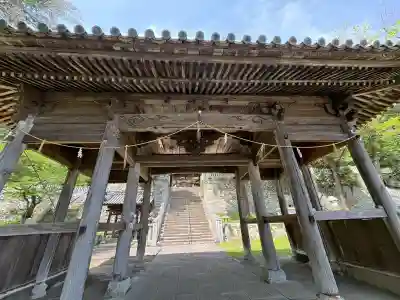 粒坐天照神社の{uncategorized: "未分類", other: "その他", undefined: "問題あり", building: "その他建物", grave: "お墓", sacred_gate: "鳥居", guardian: "狛犬", statue: "像", buddha: "仏像", history: "歴史", nature: "自然", garden: "庭園", animal: "動物", pagoda: "塔", temizu: "手水舎", mountain_gate: "山門・神門", sanctuary: "本殿・本堂", subordinate: "末社・摂社", art: "芸術", scenery: "景色", jizo: "地蔵", ema: "絵馬", goshuin: "御朱印", omikuji: "おみくじ", items: "授与品その他", amulet: "お守り", goshuincho: "御朱印帳", eats: "食事", festival: "お祭り", votive_dance: "神楽", shichigosan: "七五三参", wedding: "結婚式", experience: "体験その他", initially: "初詣", around: "周辺", anti_infection: "感染症対策"}