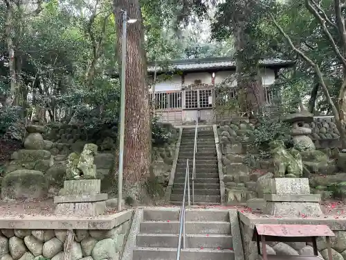 平群神社の{uncategorized: "未分類", other: "その他", undefined: "問題あり", building: "その他建物", grave: "お墓", sacred_gate: "鳥居", guardian: "狛犬", statue: "像", buddha: "仏像", history: "歴史", nature: "自然", garden: "庭園", animal: "動物", pagoda: "塔", temizu: "手水舎", mountain_gate: "山門・神門", sanctuary: "本殿・本堂", subordinate: "末社・摂社", art: "芸術", scenery: "景色", jizo: "地蔵", ema: "絵馬", goshuin: "御朱印", omikuji: "おみくじ", items: "授与品その他", amulet: "お守り", goshuincho: "御朱印帳", eats: "食事", festival: "お祭り", votive_dance: "神楽", shichigosan: "七五三参", wedding: "結婚式", experience: "体験その他", initially: "初詣", around: "周辺", anti_infection: "感染症対策"}