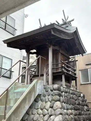 金座稲荷神社の{uncategorized: "未分類", other: "その他", undefined: "問題あり", building: "その他建物", grave: "お墓", sacred_gate: "鳥居", guardian: "狛犬", statue: "像", buddha: "仏像", history: "歴史", nature: "自然", garden: "庭園", animal: "動物", pagoda: "塔", temizu: "手水舎", mountain_gate: "山門・神門", sanctuary: "本殿・本堂", subordinate: "末社・摂社", art: "芸術", scenery: "景色", jizo: "地蔵", ema: "絵馬", goshuin: "御朱印", omikuji: "おみくじ", items: "授与品その他", amulet: "お守り", goshuincho: "御朱印帳", eats: "食事", festival: "お祭り", votive_dance: "神楽", shichigosan: "七五三参", wedding: "結婚式", experience: "体験その他", initially: "初詣", around: "周辺", anti_infection: "感染症対策"}