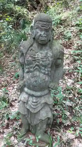 羽黒神社の像