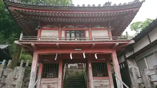 若宮八幡宮の山門