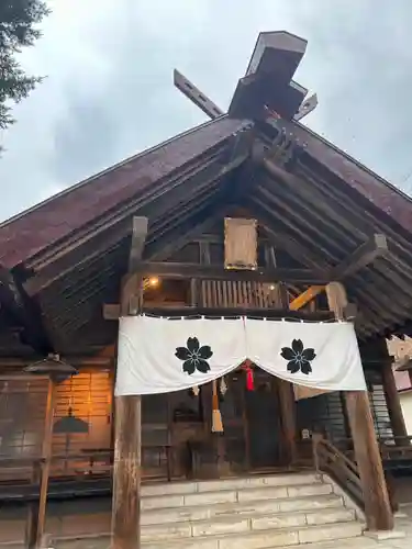 新得神社の本殿・本堂