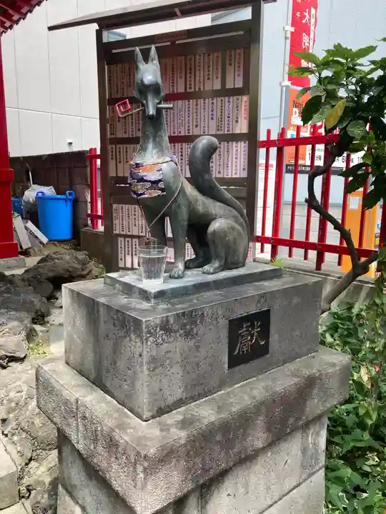 装束稲荷神社(王子稲荷神社境外摂社)の狛犬