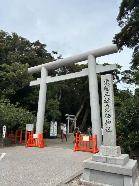 息栖神社の{uncategorized: "未分類", other: "その他", undefined: "問題あり", building: "その他建物", grave: "お墓", sacred_gate: "鳥居", guardian: "狛犬", statue: "像", buddha: "仏像", history: "歴史", nature: "自然", garden: "庭園", animal: "動物", pagoda: "塔", temizu: "手水舎", mountain_gate: "山門・神門", sanctuary: "本殿・本堂", subordinate: "末社・摂社", art: "芸術", scenery: "景色", jizo: "地蔵", ema: "絵馬", goshuin: "御朱印", omikuji: "おみくじ", items: "授与品その他", amulet: "お守り", goshuincho: "御朱印帳", eats: "食事", festival: "お祭り", votive_dance: "神楽", shichigosan: "七五三参", wedding: "結婚式", experience: "体験その他", initially: "初詣", around: "周辺", anti_infection: "感染症対策"}