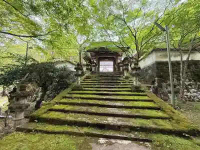 瑠璃寺の{uncategorized: "未分類", other: "その他", undefined: "問題あり", building: "その他建物", grave: "お墓", sacred_gate: "鳥居", guardian: "狛犬", statue: "像", buddha: "仏像", history: "歴史", nature: "自然", garden: "庭園", animal: "動物", pagoda: "塔", temizu: "手水舎", mountain_gate: "山門・神門", sanctuary: "本殿・本堂", subordinate: "末社・摂社", art: "芸術", scenery: "景色", jizo: "地蔵", ema: "絵馬", goshuin: "御朱印", omikuji: "おみくじ", items: "授与品その他", amulet: "お守り", goshuincho: "御朱印帳", eats: "食事", festival: "お祭り", votive_dance: "神楽", shichigosan: "七五三参", wedding: "結婚式", experience: "体験その他", initially: "初詣", around: "周辺", anti_infection: "感染症対策"}