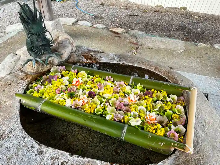 立志神社の手水舎