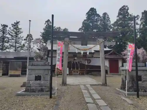 花巻神社の{uncategorized: "未分類", other: "その他", undefined: "問題あり", building: "その他建物", grave: "お墓", sacred_gate: "鳥居", guardian: "狛犬", statue: "像", buddha: "仏像", history: "歴史", nature: "自然", garden: "庭園", animal: "動物", pagoda: "塔", temizu: "手水舎", mountain_gate: "山門・神門", sanctuary: "本殿・本堂", subordinate: "末社・摂社", art: "芸術", scenery: "景色", jizo: "地蔵", ema: "絵馬", goshuin: "御朱印", omikuji: "おみくじ", items: "授与品その他", amulet: "お守り", goshuincho: "御朱印帳", eats: "食事", festival: "お祭り", votive_dance: "神楽", shichigosan: "七五三参", wedding: "結婚式", experience: "体験その他", initially: "初詣", around: "周辺", anti_infection: "感染症対策"}