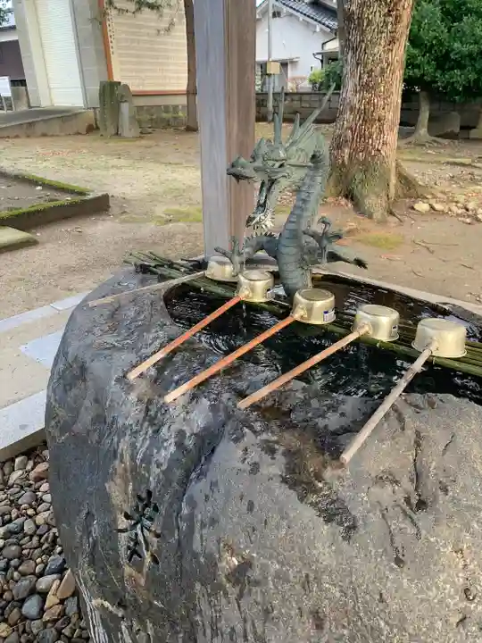 聖神社の手水舎