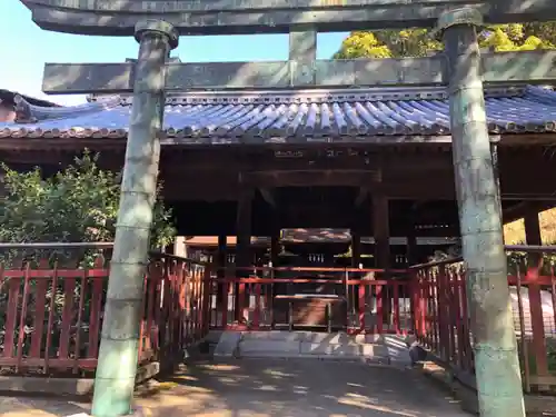 三翁神社の鳥居