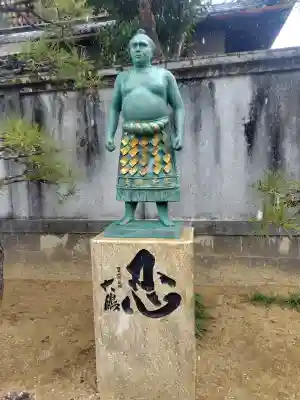 龍光寺の{uncategorized: "未分類", other: "その他", undefined: "問題あり", building: "その他建物", grave: "お墓", sacred_gate: "鳥居", guardian: "狛犬", statue: "像", buddha: "仏像", history: "歴史", nature: "自然", garden: "庭園", animal: "動物", pagoda: "塔", temizu: "手水舎", mountain_gate: "山門・神門", sanctuary: "本殿・本堂", subordinate: "末社・摂社", art: "芸術", scenery: "景色", jizo: "地蔵", ema: "絵馬", goshuin: "御朱印", omikuji: "おみくじ", items: "授与品その他", amulet: "お守り", goshuincho: "御朱印帳", eats: "食事", festival: "お祭り", votive_dance: "神楽", shichigosan: "七五三参", wedding: "結婚式", experience: "体験その他", initially: "初詣", around: "周辺", anti_infection: "感染症対策"}