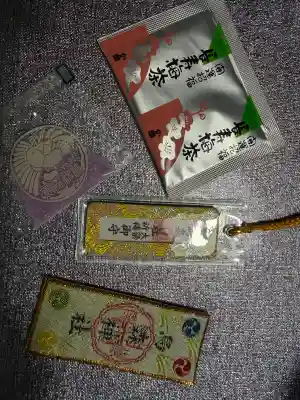 烏森神社の{uncategorized: "未分類", other: "その他", undefined: "問題あり", building: "その他建物", grave: "お墓", sacred_gate: "鳥居", guardian: "狛犬", statue: "像", buddha: "仏像", history: "歴史", nature: "自然", garden: "庭園", animal: "動物", pagoda: "塔", temizu: "手水舎", mountain_gate: "山門・神門", sanctuary: "本殿・本堂", subordinate: "末社・摂社", art: "芸術", scenery: "景色", jizo: "地蔵", ema: "絵馬", goshuin: "御朱印", omikuji: "おみくじ", items: "授与品その他", amulet: "お守り", goshuincho: "御朱印帳", eats: "食事", festival: "お祭り", votive_dance: "神楽", shichigosan: "七五三参", wedding: "結婚式", experience: "体験その他", initially: "初詣", around: "周辺", anti_infection: "感染症対策"}