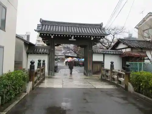 報恩寺の山門