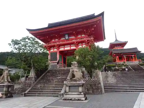清水寺の山門・神門