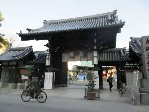 大阪天満宮の山門