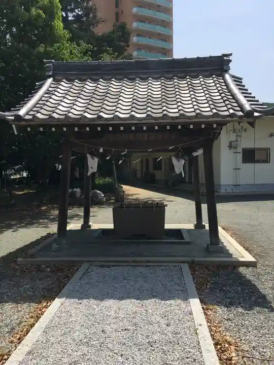 諏訪社の手水舎