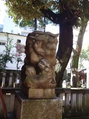 導きの社 熊野町熊野神社(くまくま神社)の狛犬