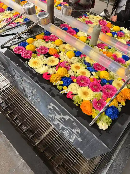 成田山深川不動堂(新勝寺東京別院)の{uncategorized: "未分類", other: "その他", undefined: "問題あり", building: "その他建物", grave: "お墓", sacred_gate: "鳥居", guardian: "狛犬", statue: "像", buddha: "仏像", history: "歴史", nature: "自然", garden: "庭園", animal: "動物", pagoda: "塔", temizu: "手水舎", mountain_gate: "山門・神門", sanctuary: "本殿・本堂", subordinate: "末社・摂社", art: "芸術", scenery: "景色", jizo: "地蔵", ema: "絵馬", goshuin: "御朱印", omikuji: "おみくじ", items: "授与品その他", amulet: "お守り", goshuincho: "御朱印帳", eats: "食事", festival: "お祭り", votive_dance: "神楽", shichigosan: "七五三参", wedding: "結婚式", experience: "体験その他", initially: "初詣", around: "周辺", anti_infection: "感染症対策"}