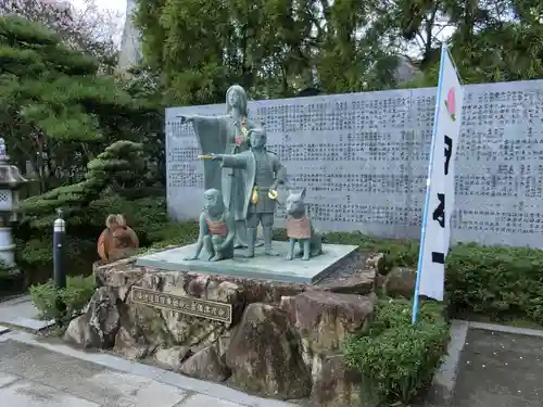 田村神社の像