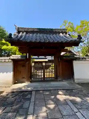 瑞春院の山門・神門