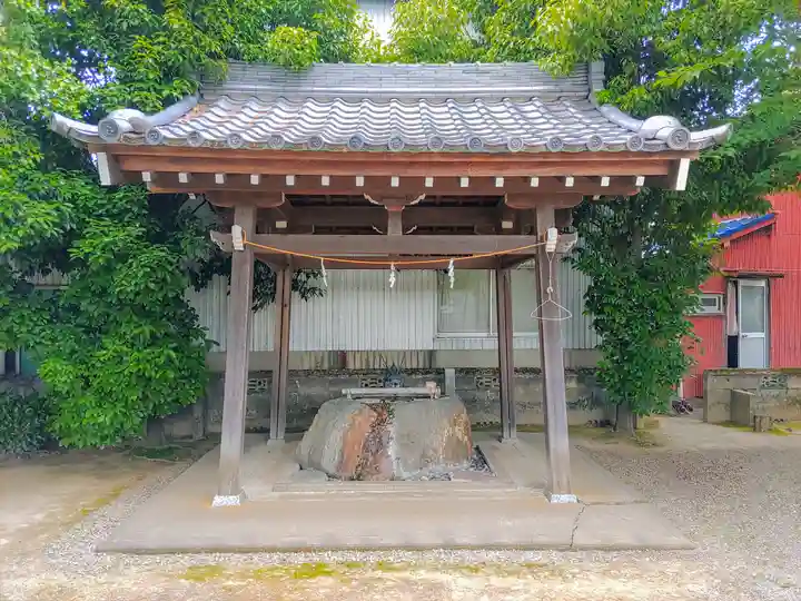 八幡社(千秋町穂積塚本)の手水舎