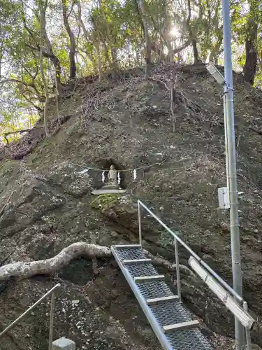 小笠神社の{uncategorized: "未分類", other: "その他", undefined: "問題あり", building: "その他建物", grave: "お墓", sacred_gate: "鳥居", guardian: "狛犬", statue: "像", buddha: "仏像", history: "歴史", nature: "自然", garden: "庭園", animal: "動物", pagoda: "塔", temizu: "手水舎", mountain_gate: "山門・神門", sanctuary: "本殿・本堂", subordinate: "末社・摂社", art: "芸術", scenery: "景色", jizo: "地蔵", ema: "絵馬", goshuin: "御朱印", omikuji: "おみくじ", items: "授与品その他", amulet: "お守り", goshuincho: "御朱印帳", eats: "食事", festival: "お祭り", votive_dance: "神楽", shichigosan: "七五三参", wedding: "結婚式", experience: "体験その他", initially: "初詣", around: "周辺", anti_infection: "感染症対策"}