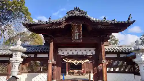 松山神社の山門