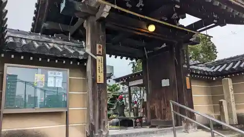 興徳寺の山門