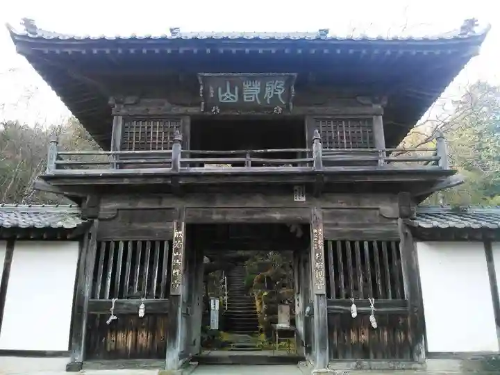 秩父札所三十二番 法性寺の山門・神門