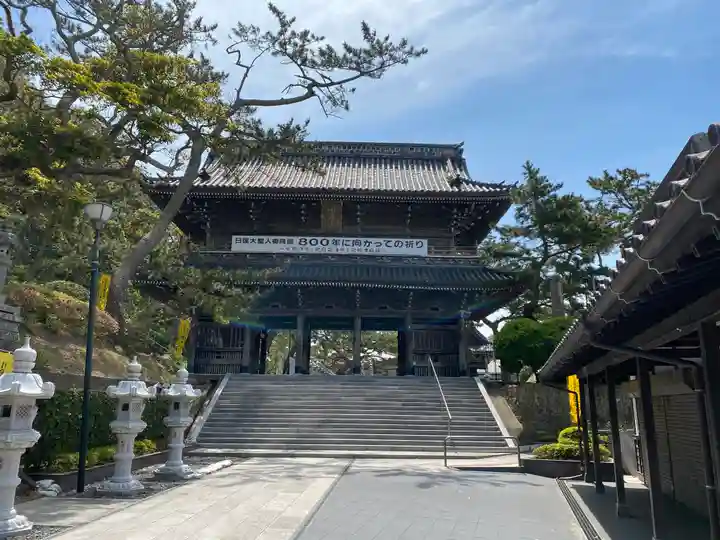 誕生寺の山門・神門