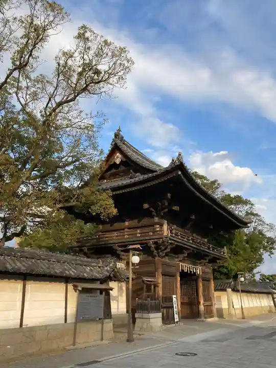 魚吹八幡神社の山門・神門
