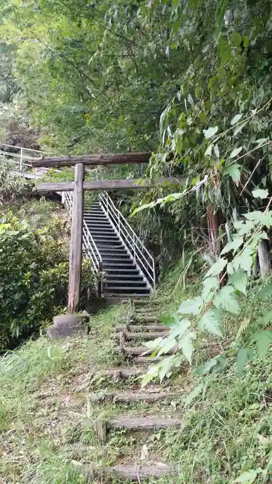 三ヶ所神社奥宮の鳥居