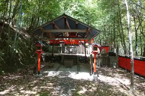 八峰神社の本殿