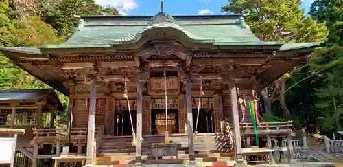 金華山黄金山神社の本殿