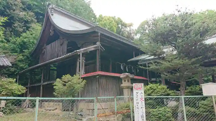 自玉手祭来酒解神社の本殿・本堂