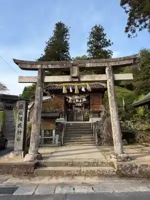 須我神社の{uncategorized: "未分類", other: "その他", undefined: "問題あり", building: "その他建物", grave: "お墓", sacred_gate: "鳥居", guardian: "狛犬", statue: "像", buddha: "仏像", history: "歴史", nature: "自然", garden: "庭園", animal: "動物", pagoda: "塔", temizu: "手水舎", mountain_gate: "山門・神門", sanctuary: "本殿・本堂", subordinate: "末社・摂社", art: "芸術", scenery: "景色", jizo: "地蔵", ema: "絵馬", goshuin: "御朱印", omikuji: "おみくじ", items: "授与品その他", amulet: "お守り", goshuincho: "御朱印帳", eats: "食事", festival: "お祭り", votive_dance: "神楽", shichigosan: "七五三参", wedding: "結婚式", experience: "体験その他", initially: "初詣", around: "周辺", anti_infection: "感染症対策"}