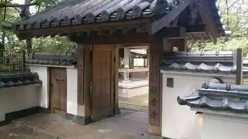 観音寺の山門