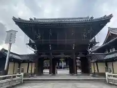 興正寺の山門