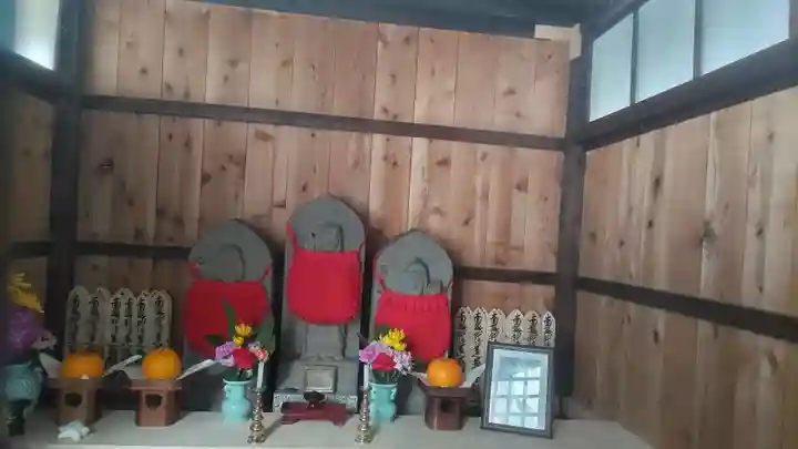 妙建山本立寺の地蔵