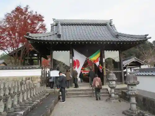 櫟野寺の山門