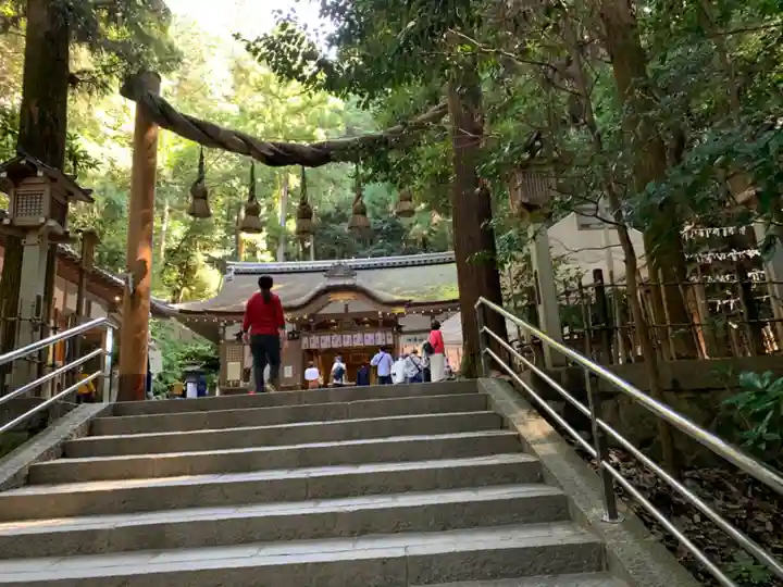 狭井坐大神荒魂神社(狭井神社)の鳥居