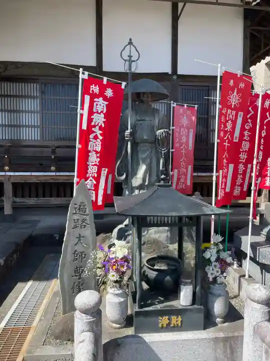 光榮寺の{uncategorized: "未分類", other: "その他", undefined: "問題あり", building: "その他建物", grave: "お墓", sacred_gate: "鳥居", guardian: "狛犬", statue: "像", buddha: "仏像", history: "歴史", nature: "自然", garden: "庭園", animal: "動物", pagoda: "塔", temizu: "手水舎", mountain_gate: "山門・神門", sanctuary: "本殿・本堂", subordinate: "末社・摂社", art: "芸術", scenery: "景色", jizo: "地蔵", ema: "絵馬", goshuin: "御朱印", omikuji: "おみくじ", items: "授与品その他", amulet: "お守り", goshuincho: "御朱印帳", eats: "食事", festival: "お祭り", votive_dance: "神楽", shichigosan: "七五三参", wedding: "結婚式", experience: "体験その他", initially: "初詣", around: "周辺", anti_infection: "感染症対策"}