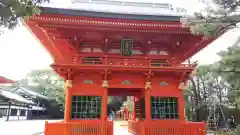 穴八幡宮の山門