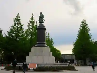 靖國神社の像