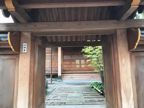 心海寺の山門