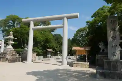 伊弉諾神宮の{uncategorized: "未分類", other: "その他", undefined: "問題あり", building: "その他建物", grave: "お墓", sacred_gate: "鳥居", guardian: "狛犬", statue: "像", buddha: "仏像", history: "歴史", nature: "自然", garden: "庭園", animal: "動物", pagoda: "塔", temizu: "手水舎", mountain_gate: "山門・神門", sanctuary: "本殿・本堂", subordinate: "末社・摂社", art: "芸術", scenery: "景色", jizo: "地蔵", ema: "絵馬", goshuin: "御朱印", omikuji: "おみくじ", items: "授与品その他", amulet: "お守り", goshuincho: "御朱印帳", eats: "食事", festival: "お祭り", votive_dance: "神楽", shichigosan: "七五三参", wedding: "結婚式", experience: "体験その他", initially: "初詣", around: "周辺", anti_infection: "感染症対策"}