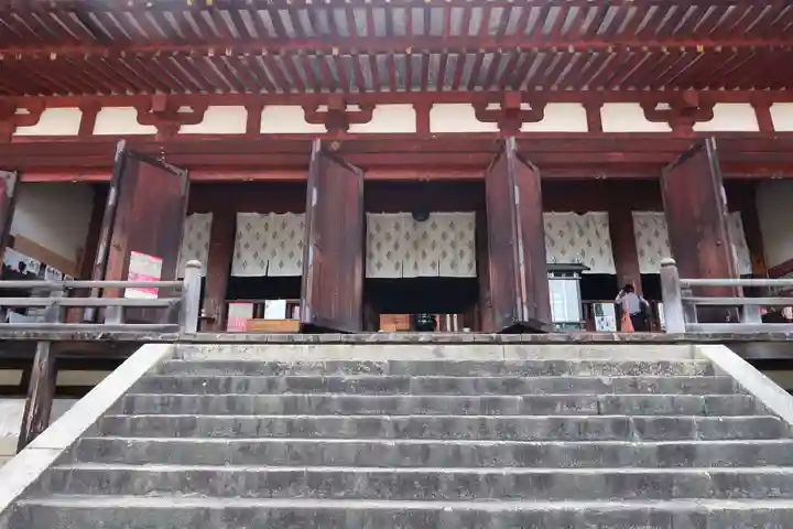 當麻寺の本殿・本堂