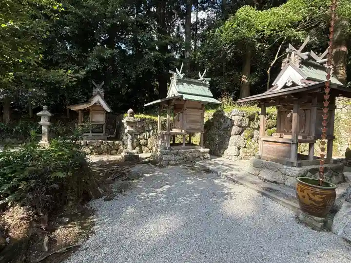 高天彦神社の{uncategorized: "未分類", other: "その他", undefined: "問題あり", building: "その他建物", grave: "お墓", sacred_gate: "鳥居", guardian: "狛犬", statue: "像", buddha: "仏像", history: "歴史", nature: "自然", garden: "庭園", animal: "動物", pagoda: "塔", temizu: "手水舎", mountain_gate: "山門・神門", sanctuary: "本殿・本堂", subordinate: "末社・摂社", art: "芸術", scenery: "景色", jizo: "地蔵", ema: "絵馬", goshuin: "御朱印", omikuji: "おみくじ", items: "授与品その他", amulet: "お守り", goshuincho: "御朱印帳", eats: "食事", festival: "お祭り", votive_dance: "神楽", shichigosan: "七五三参", wedding: "結婚式", experience: "体験その他", initially: "初詣", around: "周辺", anti_infection: "感染症対策"}