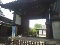 新薬師寺の山門・神門
